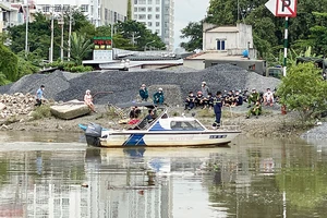Quận 8: Lặn tìm người để lại xe đạp trên cầu Tạ Quang Bửu rồi mất tích