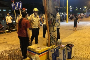 Lập chốt dẹp hàng rong dọc đường qua công viên Gia Định