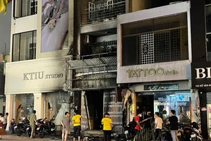 Cháy tiệm áo cưới ở Phú Nhuận