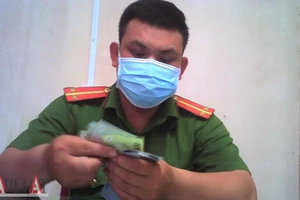 Vụ Công an phường lập chốt bắt xe: Tạm đình chỉ công tác Trung úy Châu Thanh Đại