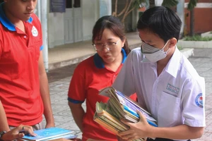 ‘Đổi sách lấy cây’ ở trường học, giúp đỡ học sinh vùng sâu 