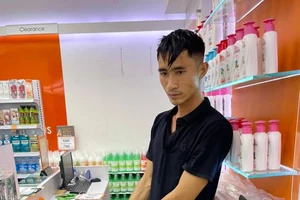 Thanh niên đột nhập hàng loạt nhà thuốc, cửa hàng ở Bình Thạnh ăn trộm