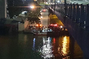 Huy động lực lượng tìm kiếm thanh niên nhảy cầu Thủ Thiêm 1 mất tích