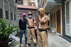 Bị CSGT Phú Nhuận truy đuổi, kẻ cướp dùng kéo chống trả