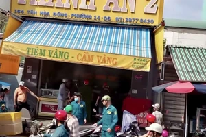 Say xỉn mua vàng chưa trả tiền lại ôm vàng bỏ chạy