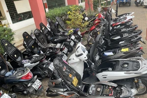 CSGT ngăn khoảng 100 quái xế hẹn nhau đi bão 