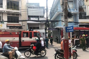 Cháy căn nhà 5 tầng trong hẻm ở Phú Nhuận