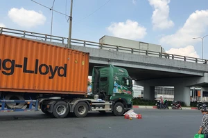 1 người đàn ông bị container cán tử vong ở ngã tư An Sương