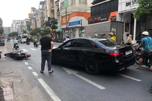 1 người bị thương sau vụ xe SH va chạm với ô tô Mercerdes