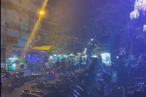 Nghi mâu thuẫn, 2 nhóm thanh niên cầm hung khí rượt đuổi nhau 