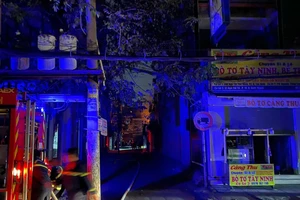 Cháy cửa hàng thời trang ở Bình Thạnh, nhiều tài sản bị thiêu rụi