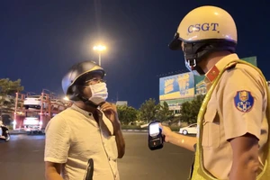 Người vi phạm nồng độ cồn gấp 3 lần vẫn nói: "Tui vẫn khỏe, có say đâu"