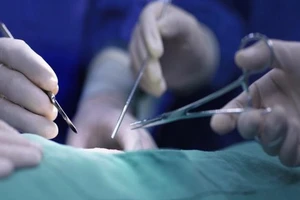 Công an điều tra 1 phụ nữ tử vong khi phẫu thuật nâng ngực trong khách sạn