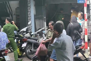 Điều tra một người nghi người nghi tự đốt nhà ở quận 8