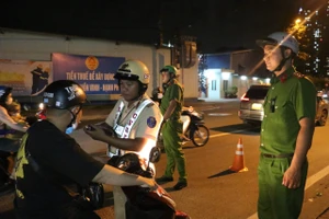 Phòng CSGT TP.HCM phối hợp Công an TP Thủ Đức kiểm tra nồng độ cồn