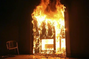 Quận 8: Giữ thanh niên nghi sát hại 1 phụ nữ rồi đốt nhà