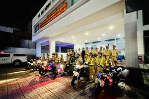 TP.HCM: 10 cụm CSGT kiểm tra nồng độ cồn, ma túy