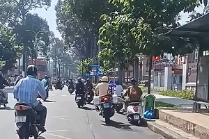 Vụ CSGT đạp xe người vi phạm ở TP.HCM: Tạm đình chỉ cán bộ CSGT 