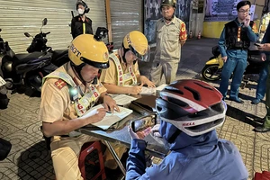 Vi phạm nồng độ cồn, vừa ghi hình CSGT vừa nói ‘tôi rất hối hận’