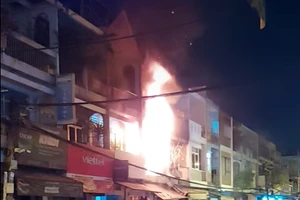 Điều tra vụ cháy nhà vào nửa đêm ở quận 8
