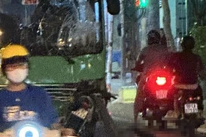 Xe máy đối đầu xe buýt ở quận 8, một người thiệt mạng