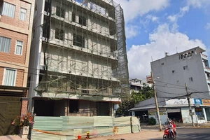 1 nữ công nhân tử vong trong công trình xây dựng ở quận 8, nghi rơi lầu