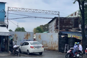 Bình Thạnh: Lái xe khách bị đâm nguy kịch trong bến không phép