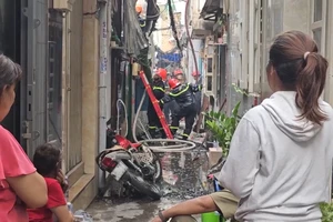 Cháy nhà trong hẻm sâu ở quận 6