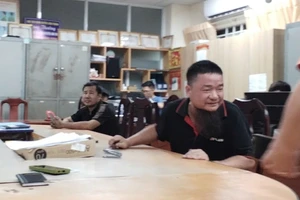 Các chủ tiệm phá xe trên Quốc lộ 51 thừa nhận hướng dẫn trẻ em rút dây mobin sườn