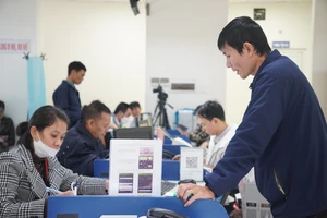 Nghe đồn trên mạng, người dân Quảng Ngãi ồ ạt đi đổi giấy phép lái xe