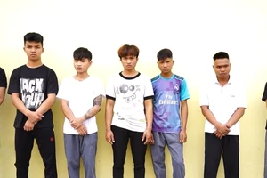 Bắt giam nhóm mang hung khí vô cớ đuổi chém người đi đường