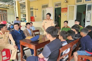 Nhóm học sinh ném đá lên tàu hỏa ở Quảng Ngãi để... cho vui