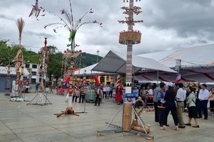 Độc đáo nghệ thuật trang trí cây nêu của đồng bào Cor ở Quảng Ngãi