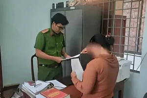 Bị khởi tố vì dùng sổ đỏ giả đi công chứng để vay tiền