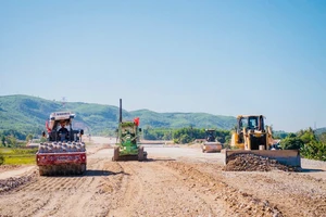 'Chạy đua' xuyên lễ trên công trường cao tốc Quảng Ngãi - Hoài Nhơn