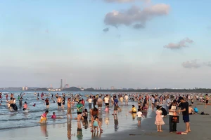 Đà Nẵng, Quảng Nam, Quảng Ngãi đón hơn 1,1 triệu lượt khách dịp lễ 30-4 và 1-5