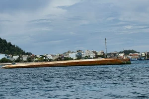 Quảng Ngãi yêu cầu trục vớt tàu kéo sà lan chìm trên biển Lý Sơn để điều tra