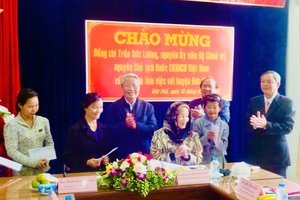 Người dân huyện Đức Phổ tiếc thương nguyên Chủ tịch nước Trần Đức Lương 