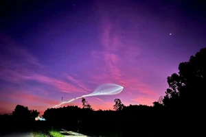 Vệt sáng lạ trên bầu trời Quảng Ngãi là do Trung Quốc phóng tàu vũ trụ