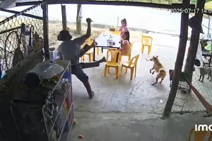 Đang trông quán nước thì bị người lạ xông vào đâm trọng thương