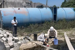 Kiểm tra đột xuất, phát hiện 2 nhà máy xả thải trực tiếp ra môi trường