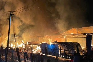 Cháy nhà trong đêm ở Quảng Ngãi, 1 người mắc kẹt tử vong