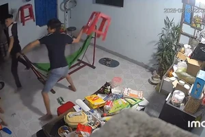 Công an vào cuộc vụ anh ruột nhiều lần dùng ghế nhựa đập vào đầu em gái
