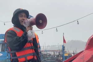 Bão số 5 tăng cấp, Đà Nẵng họp khẩn, Quảng Ngãi ra công điện ứng phó