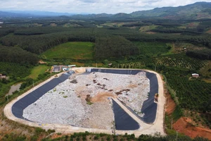 Quảng Ngãi khắc phục xong sự cố vỡ bờ bao ô chứa rác