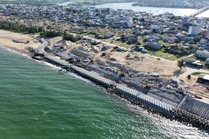 Khẩn trương hoàn thành 2 dự án chống sạt lở bờ biển ở Quảng Ngãi