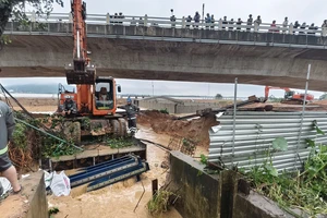 Khẩn cấp ngăn nước sông Trà Khúc tràn vào nội đô Quảng Ngãi