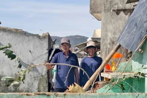 Đi sơ tán về nhà đã sập, 60 năm chưa thấy cơn bão nào khủng khiếp như vậy