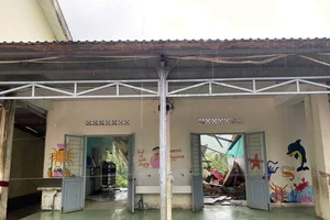 2 lần sạt lở đe dọa trường bán trú ở Quảng Ngãi, sơ tán khẩn giáo viên và học sinh