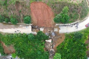 Mưa lũ xé toạc hạ tầng giao thông Quảng Ngãi